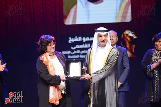 اشرف زكي يعلن القائمة الكاملة للعروض المسرحية