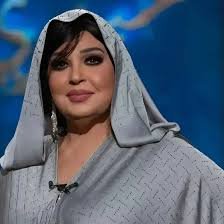 بالفيديو.. مصطافون يطاردون سمكة قرش على شواطئ دهب والبيئة تحذر