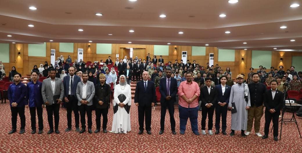 ماذا تعرف عن الدكتور عبد الهادي مصباح بعد وفاته اليوم؟